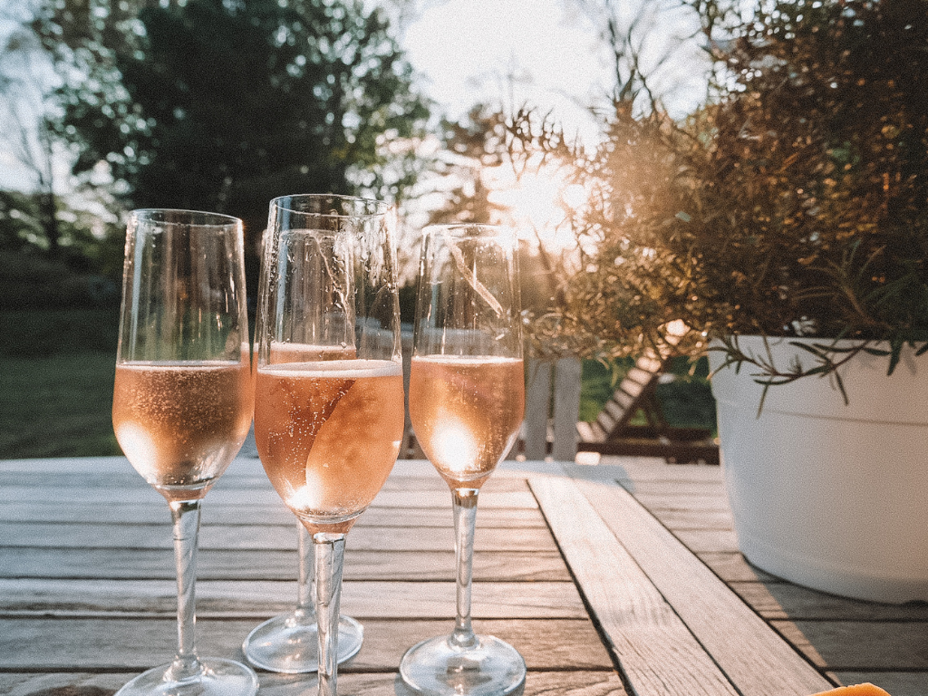 Bollicine rosé: una tendenza in crescita tra Champagne e spumanti italiani