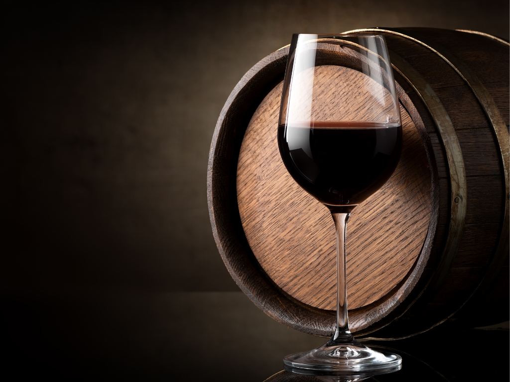 Il ruolo del legno nelle botti come influenza vini e distillati